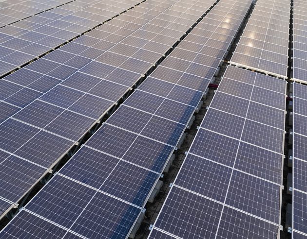 dak met zonnepanelen