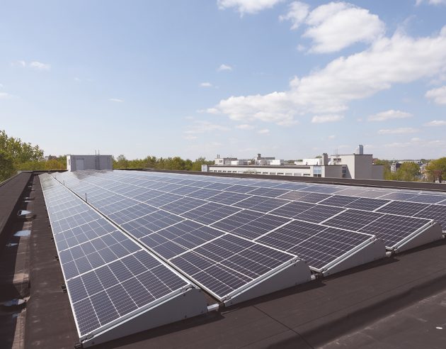 dak met zonnepanelen